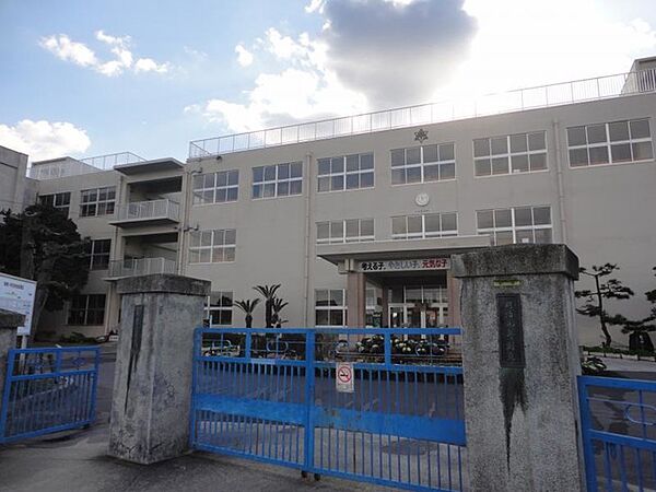 【小学校】角野小学校まで1588ｍ