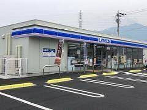 【コンビニエンスストア】ローソン　新居浜田の上店まで434ｍ