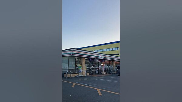 【コンビニエンスストア】セブンイレブン　新居浜郷1丁目店まで1084ｍ