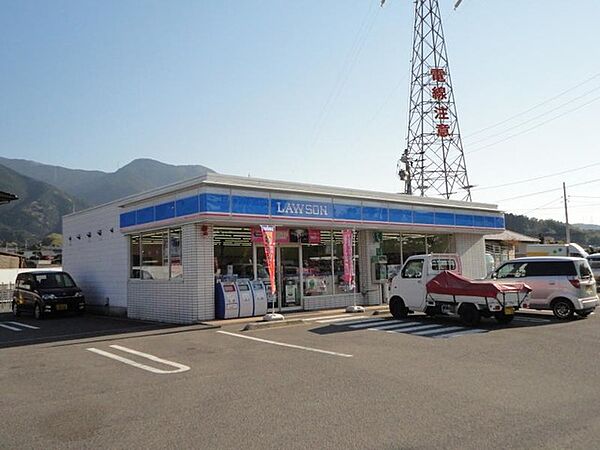 【コンビニエンスストア】ローソン　新居浜東田一丁目店まで76ｍ