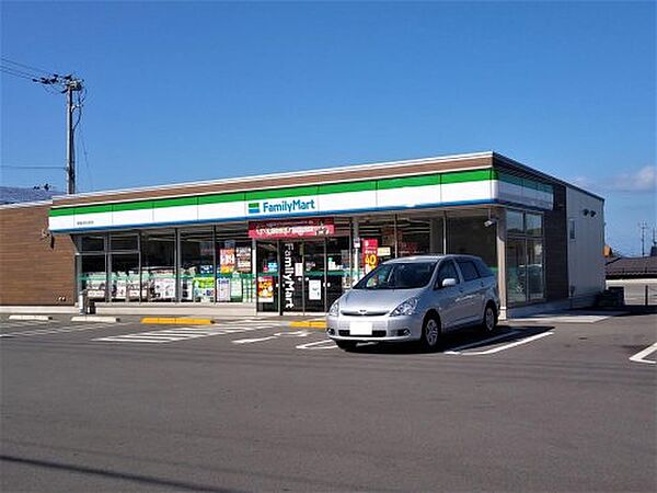 【コンビニエンスストア】ファミリーマート　新居浜外山町店まで369ｍ
