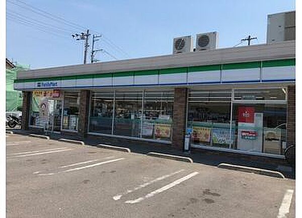 【コンビニエンスストア】ファミリーマート　新居浜庄内店まで1060ｍ
