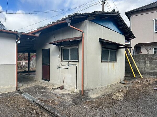 【物置】敷地内に物置があります。アウトドア用品や趣味の道具の保管場所として活躍します。
