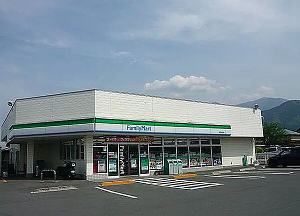 【コンビニエンスストア】ファミリーマート　新居浜新須賀町店まで75ｍ