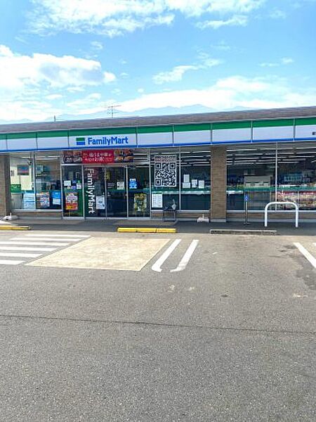 【コンビニエンスストア】ファミリーマート　新居浜船木店まで1004ｍ