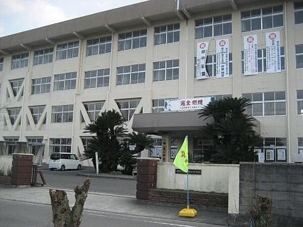 【中学校】泉川中学校まで751ｍ