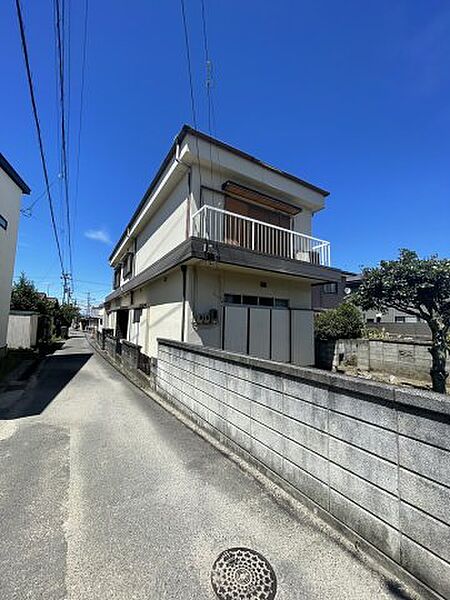 前面道路含む現地写真です