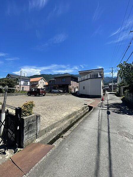前面道路含む現地写真です