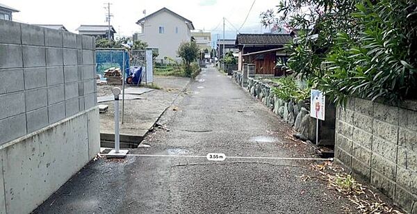 前面道路含む現地写真です