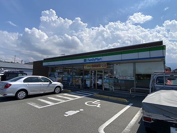 【コンビニエンスストア】ファミリーマート　西条天神店まで1365ｍ
