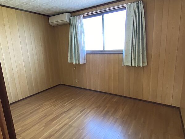 使い勝手のいい洋室です