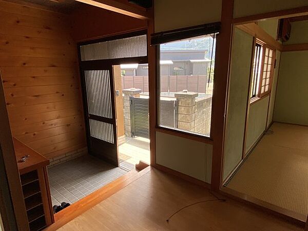 落ち着いた玄関です