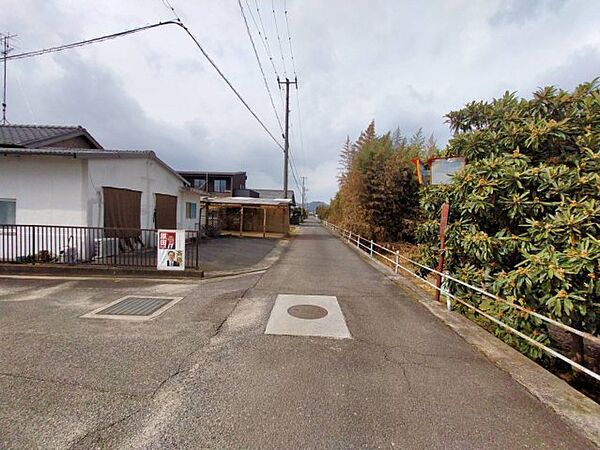 現地写真（北東側　前面道路）