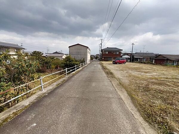 現地写真（北東側　前面道路）