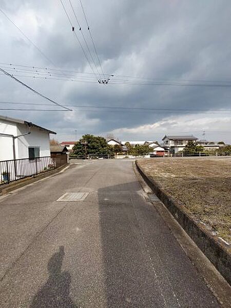 現地写真（北西側　前面道路）