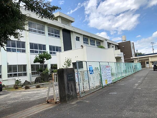 【小学校】飯岡小学校まで2358ｍ