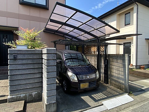 電動ゲート付きの駐車スペースです！軽自動車の駐車が可能です！