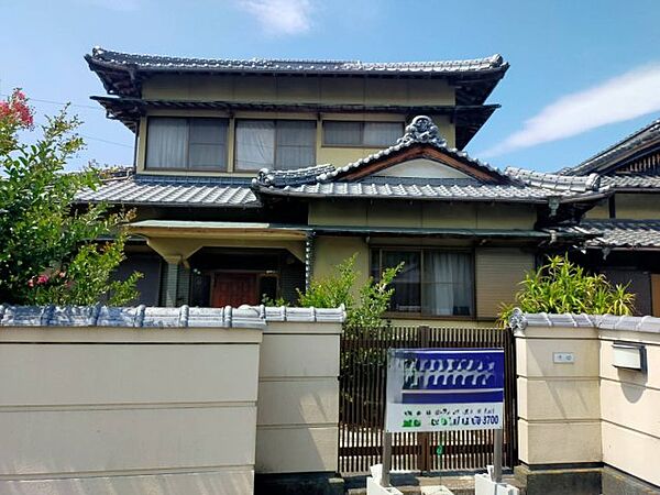 落ち着いた雰囲気の外観です