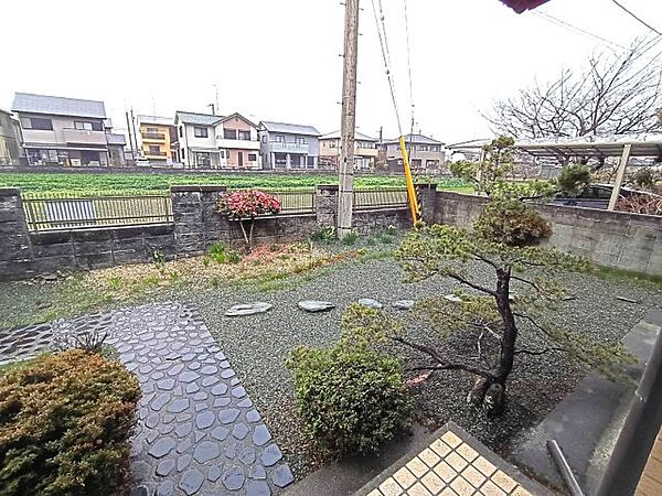 北側　庭