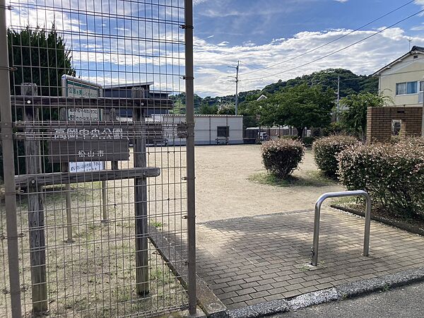 高岡中央公園 90ｍ
