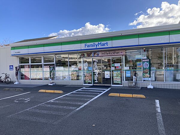 ファミリーマート松山山西店　徒歩6分