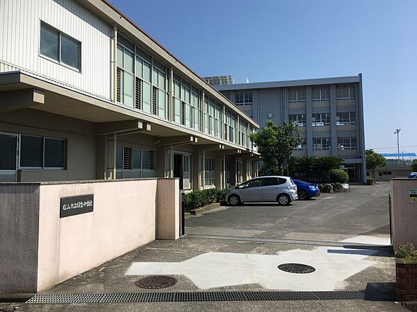 垣生中学校　1040ｍ（徒歩13分）
