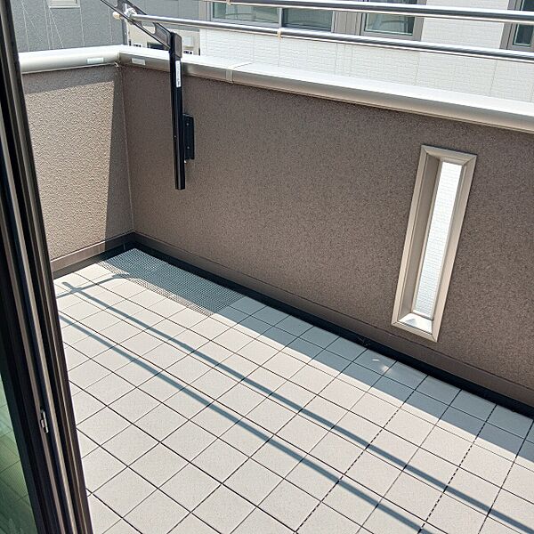 広々バルコニー♪柔らかな日差しが差し込みます
