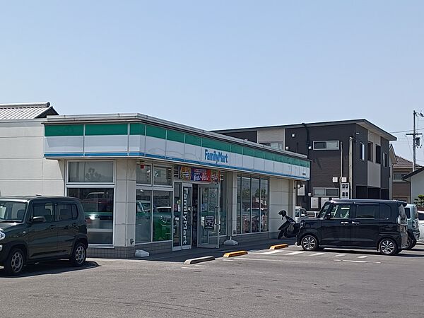 ファミリーマート多度津南鴨店 徒歩12分（940ｍ）