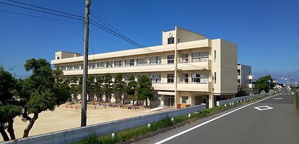 城東小学校校区です。徒歩約18分