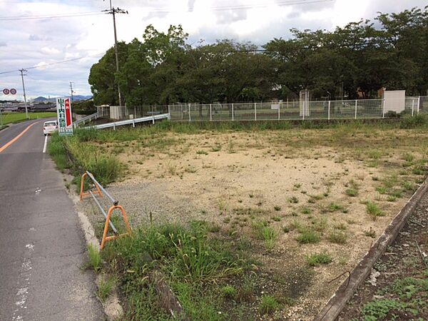 広い敷地を生かして、ガーデニングや家庭菜園を楽しむのもいいですね。