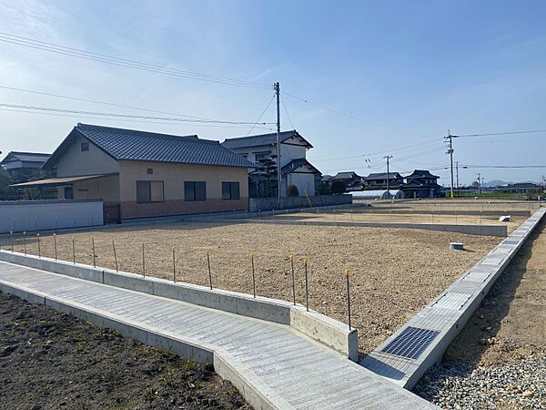 バス停まで徒歩4分。