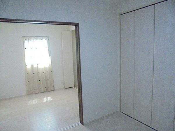 2F洋室です（2間続き）