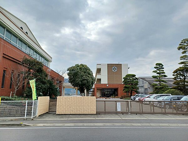 まんのう町立高篠小学校　距離：1、314m