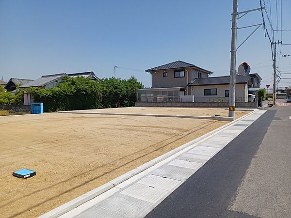 分譲地を南より撮影。閑静な住宅街です。