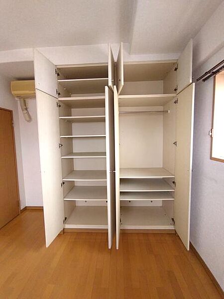 全居室収納付き！たっぷり収納ができます◎