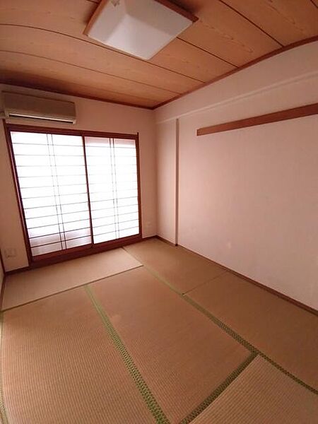 リビングと隣接しており、さらに広々空間に♪