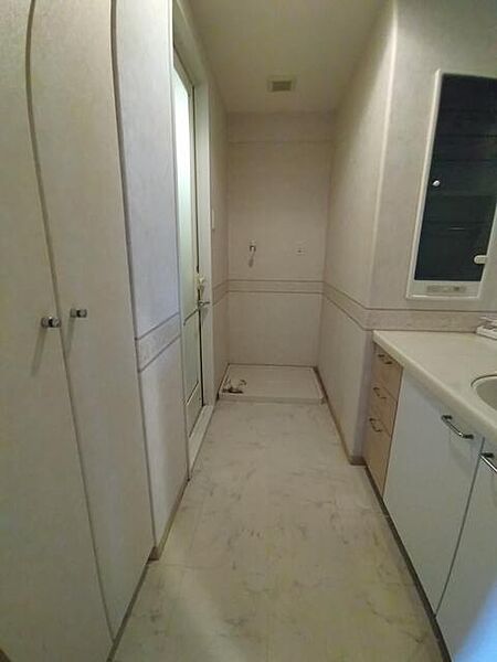 洗面所にも収納完備