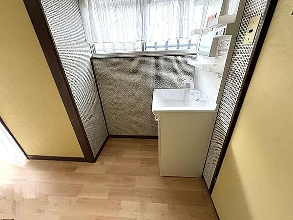 新品取り替え済みの洗面台はどこからもすぐに行けて便利