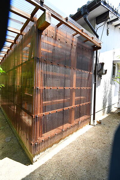 物置小屋でアウトドアグッズも収納できます◎