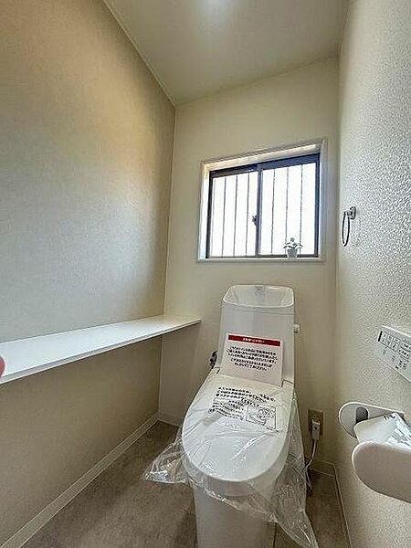 「トイレ」1階・2階と2箇所トイレがあります。新品交換済です