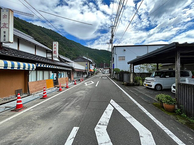 【前面道路含む現地写真】