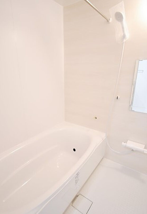【浴室】浴室暖房乾燥機のついた浴室です。 ※施工例です。実際とは異なります。