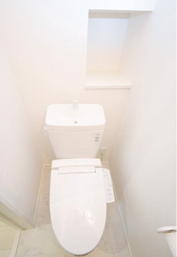【トイレ】汚れがつきにくく掃除しやすいトイレを採用しています。 ※施工例です。実際とは異なります。