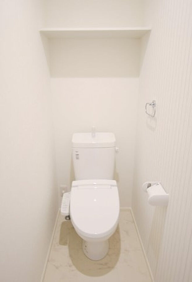 【トイレ】お手入れしやすいトイレが2階にも設置しています。 ※施工例です。実際とは異なります。