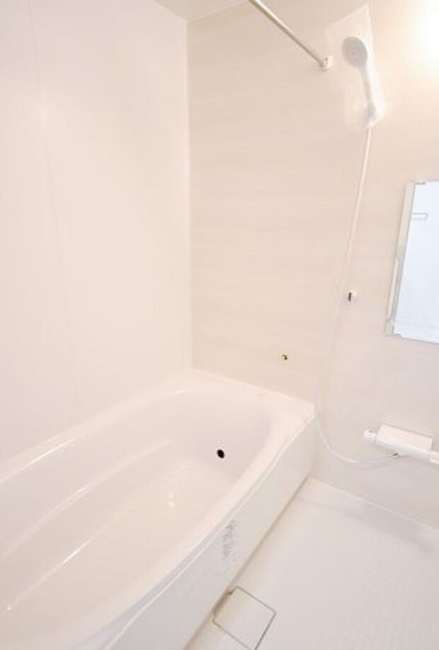 【浴室】お湯が冷めにくい浴槽を採用しています。 ※施工例です。実際とは異なります。