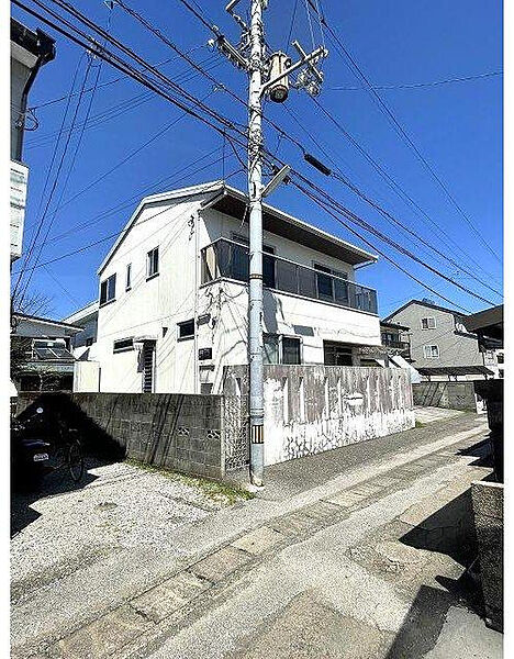 南西側から見た対象物件です。