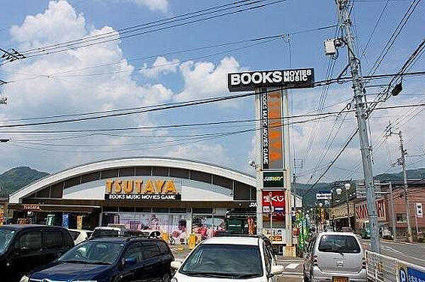 ＴＳＵＴＡＹＡ中万々店まで徒歩約12分です。