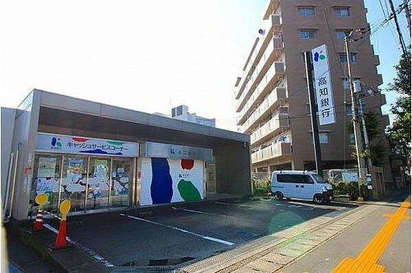 高知銀行万々支店まで徒歩約9分です。