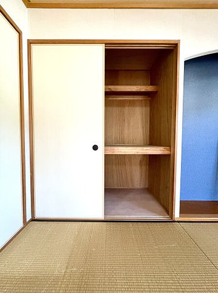 和室の収納は奥行きがあり、寝具もすっきり収納できます。