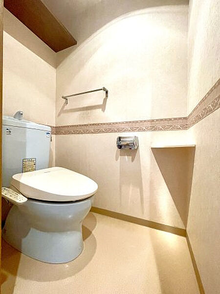 温水洗浄機能付きのトイレです。